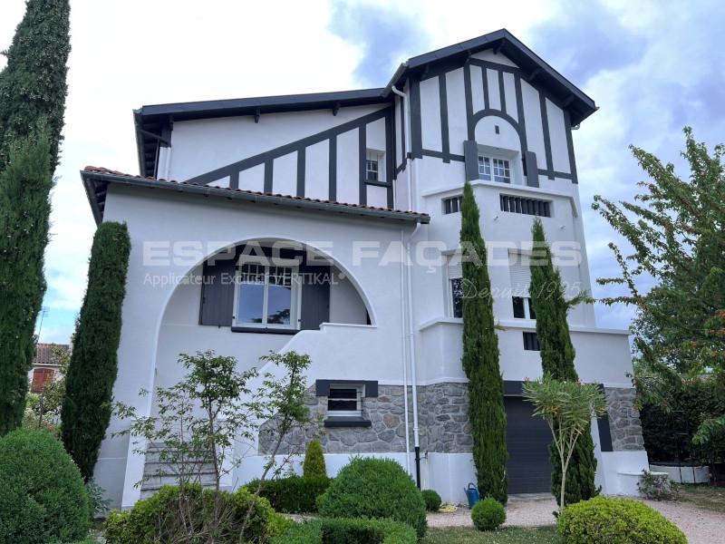 Maison à étage avec façade en pierre et enduit, Espace Façades